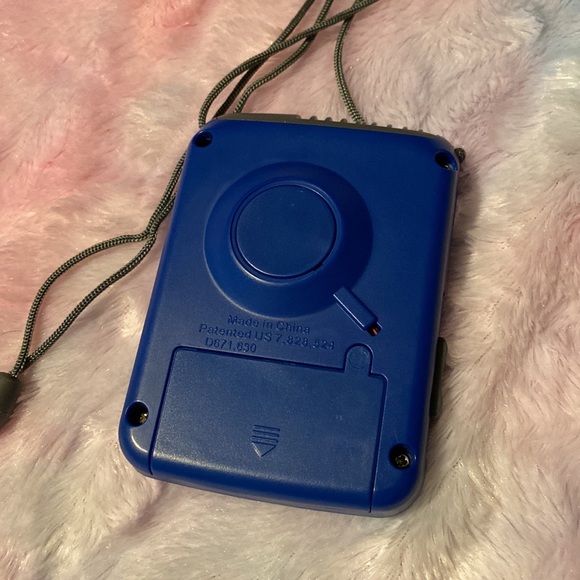 O2 Cool Battery Powered Neck Fan - Picture 4 of 6